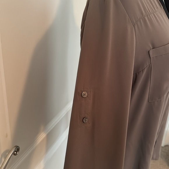 Express Portfolio Blouse - Picture 4 of 6